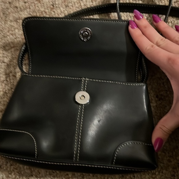 Guess Small Black Leather Snap Front Crossbody Purse - Picture 4 of 6